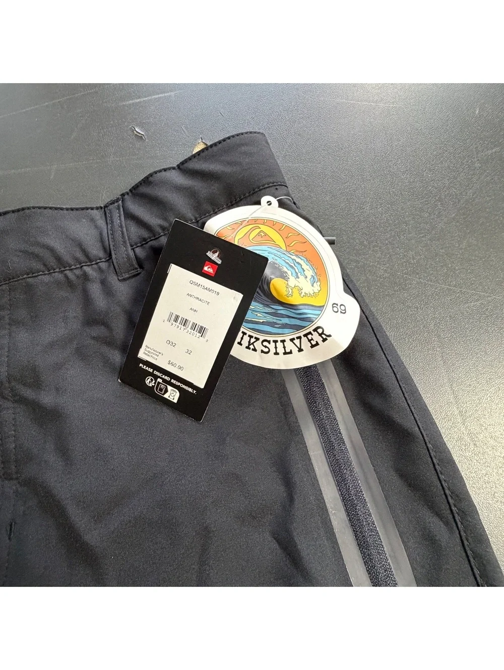 Quicksilver men’s black Anthracite shorts size 32 $60 New